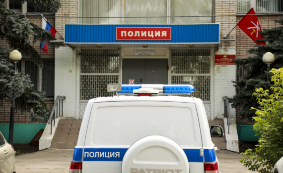 Драка подростков у торгового центра в Саратове: восемь участников доставлены в отделение полиции