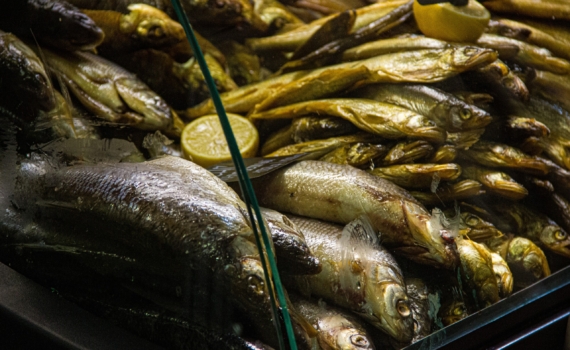 Главный новогодний салат подорожал: стоимость селедки под шубой в 2025 году и методы экономии